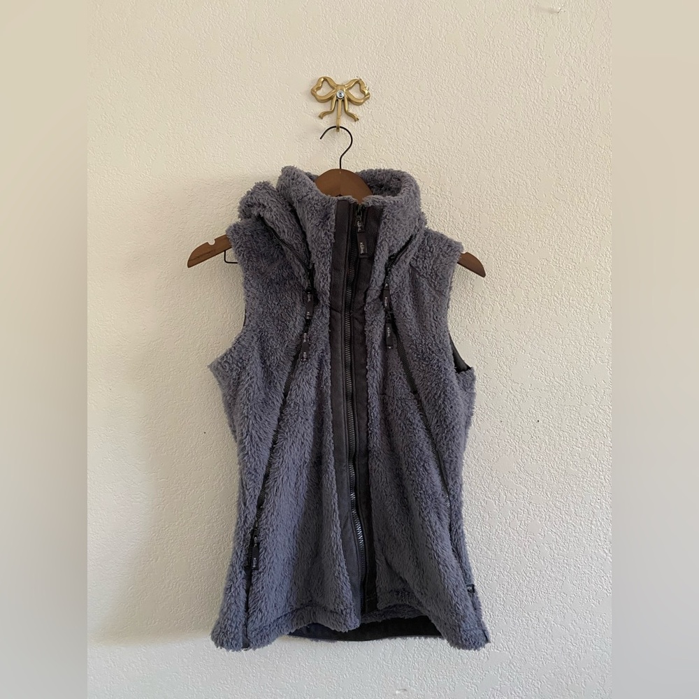 Kuhl Flight Vest Womens Small Fuzzy Hiking Zipper Outdoors Camping Fall